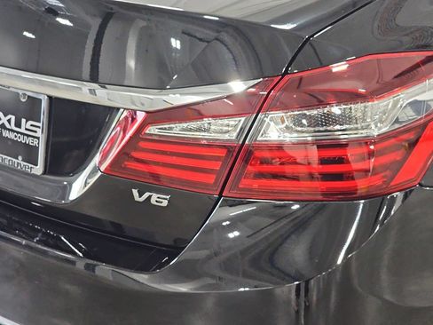 Used 2017 Honda Accord EX-L image 33