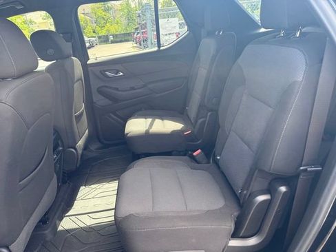 Used 2023 Chevrolet Traverse LT FWD image 21
