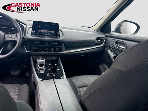 Used 2024 Nissan Rogue SV AWD/4WD image 30