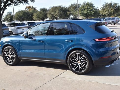 Used 2025 Porsche Cayenne Base image 11