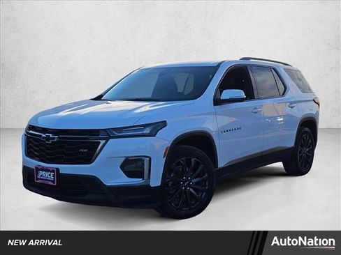Used 2023 Chevrolet Traverse RS image 1