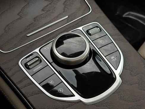 Used 2019 Mercedes-Benz GLC 300 4MATIC image 40