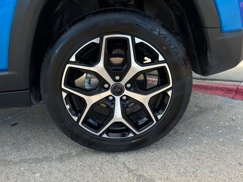Used 2025 Jeep Compass Limited AWD/4WD image 9