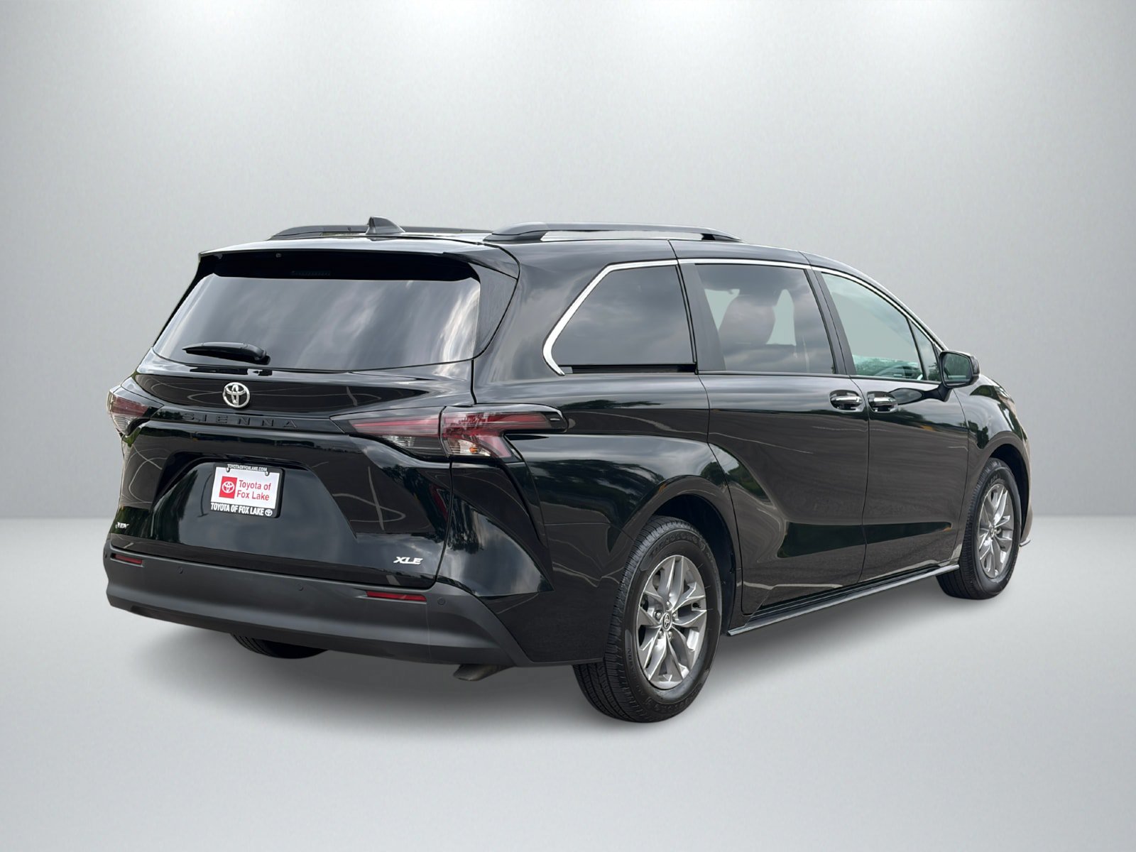 Used 2026 Toyota Sienna XLE FWD image 5