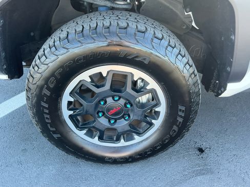 Used 2024 Toyota Tacoma TRD Off-Road image 13