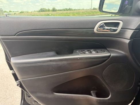 Used 2020 Jeep Grand Cherokee Altitude RWD image 38