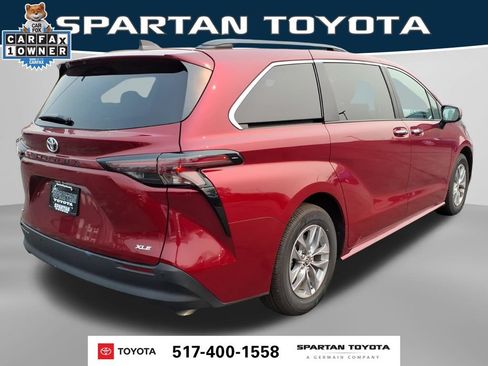 Used 2026 Toyota Sienna XLE FWD image 7