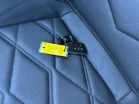 Certified 2024 Volkswagen Atlas SE image 40