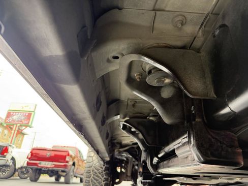 Used 2016 RAM 2500 Laramie AWD/4WD image 9