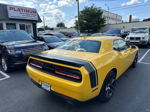 Used 2017 Dodge Challenger R/T Scat Pack w/ Leather Interior Group RWD image 6