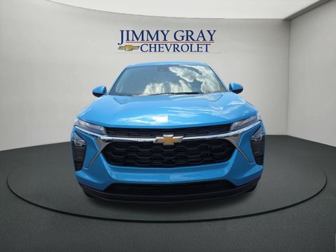 New 2026 Chevrolet Trax LS w/ LS Convenience Package FWD image 8