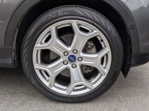 Used 2018 Ford Escape Titanium w/ Ford Safe & Smart Package FWD image 27