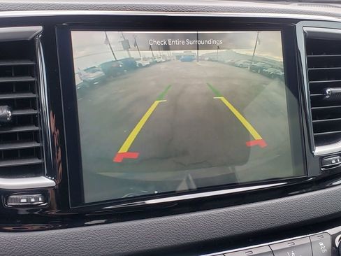 Used 2024 Chrysler Pacifica Touring-L image 26