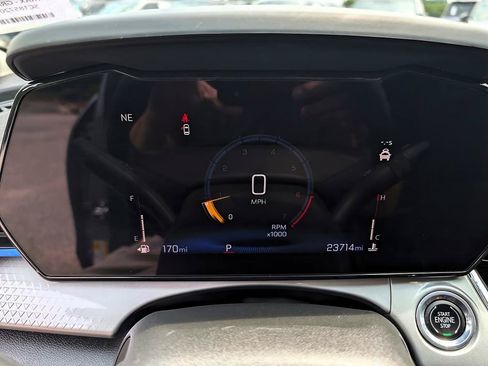 Used 2025 Chevrolet Trax LT FWD image 17