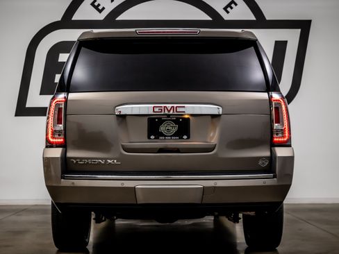 Used 2019 GMC Yukon XL Denali w/ Denali Ultimate Package RWD image 11