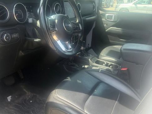 Used 2019 Jeep Wrangler Unlimited Sahara w/ Quick Order Package 24M Moab AWD/4WD image 9