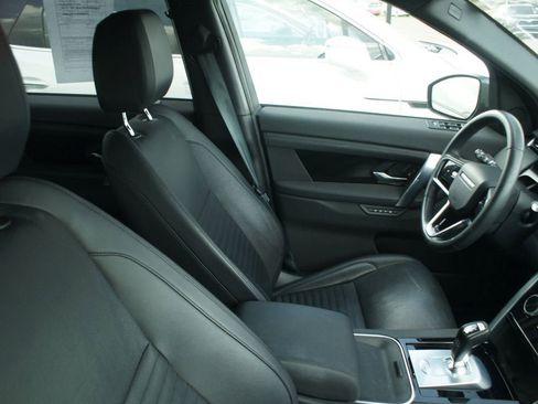 Used 2023 Land Rover Discovery Sport SE image 4