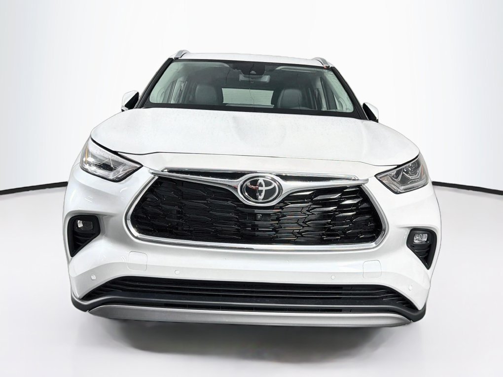 New 2026 Toyota Highlander Platinum AWD/4WD image 2