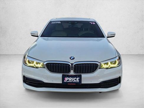 Used 2019 BMW 530e w/ Premium Package image 2