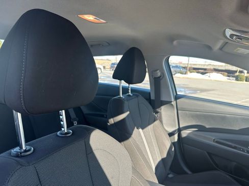 Used 2025 Hyundai Elantra SE image 27