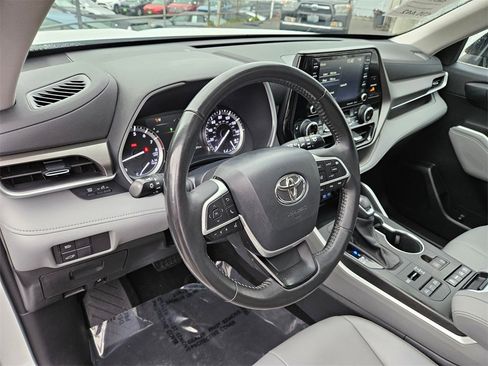 Used 2022 Toyota Highlander XLE image 20