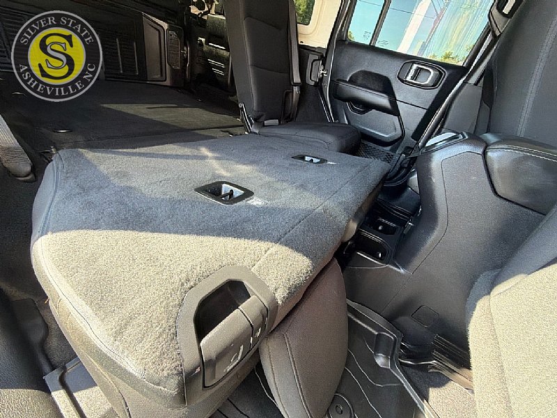 Used 2019 Jeep Wrangler Unlimited Sahara w/ LED Lighting Group AWD/4WD image 20