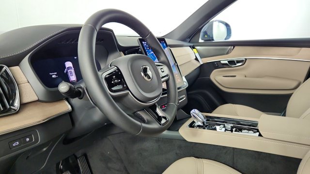 New 2026 Volvo XC90 T8 Plus w/ Protection Package AWD/4WD image 12