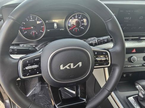 Used 2024 Kia Carnival LX FWD image 33