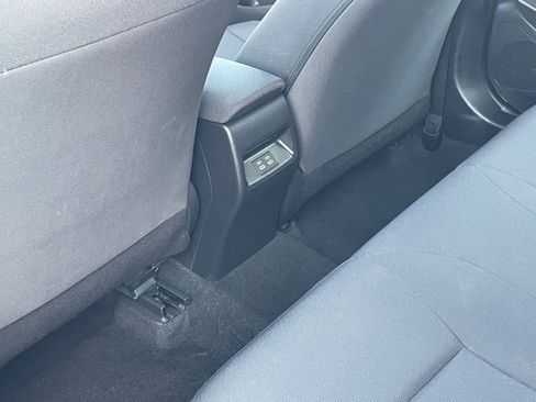 Used 2025 Toyota Corolla LE image 24