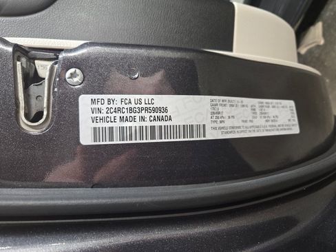 Used 2023 Chrysler Pacifica Touring-L image 33