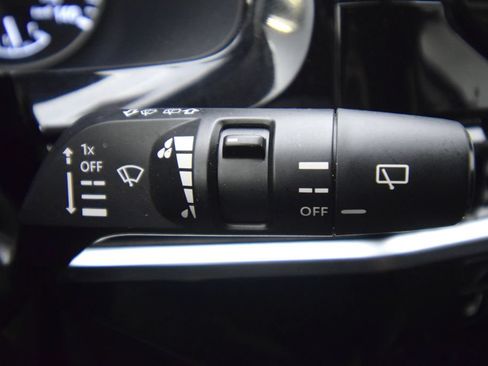 Used 2025 Nissan Pathfinder SV AWD/4WD image 37