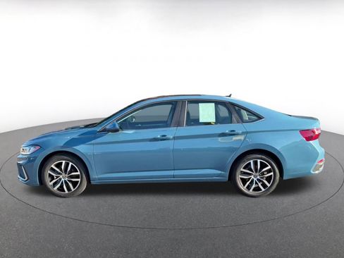 Used 2025 Volkswagen Jetta SE image 9