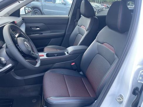 New 2025 Nissan Kicks SR image 15