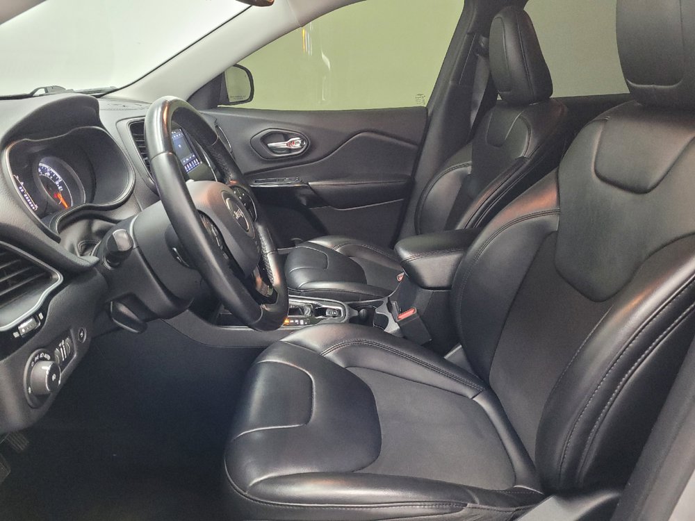 Used 2020 Jeep Cherokee Latitude Plus FWD image 17