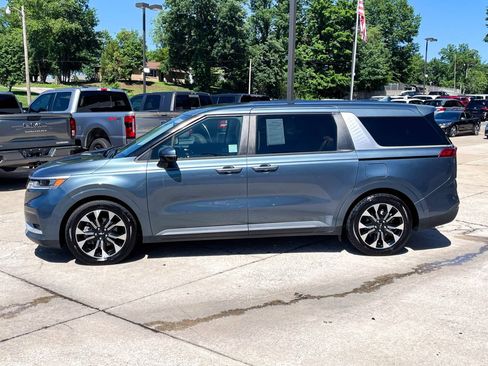 Used 2022 Kia Carnival EX FWD image 3