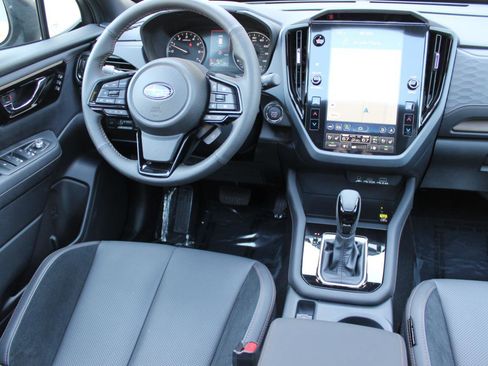 Used 2025 Subaru Forester Touring image 3