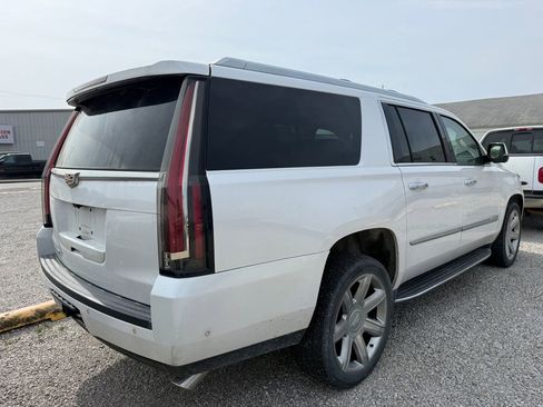 Used 2018 Cadillac Escalade ESV Luxury image 4