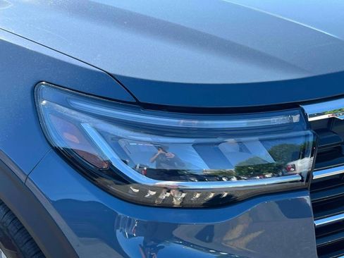 Used 2026 Ford Explorer Active AWD/4WD image 11