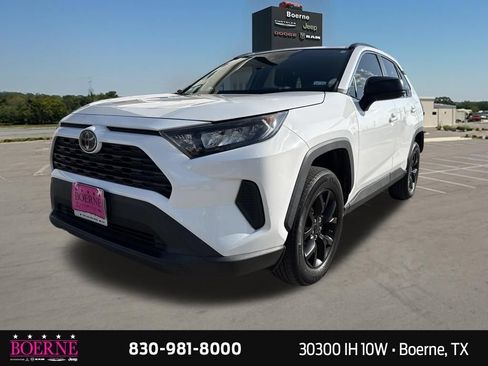 Used 2021 Toyota RAV4 LE FWD image 3