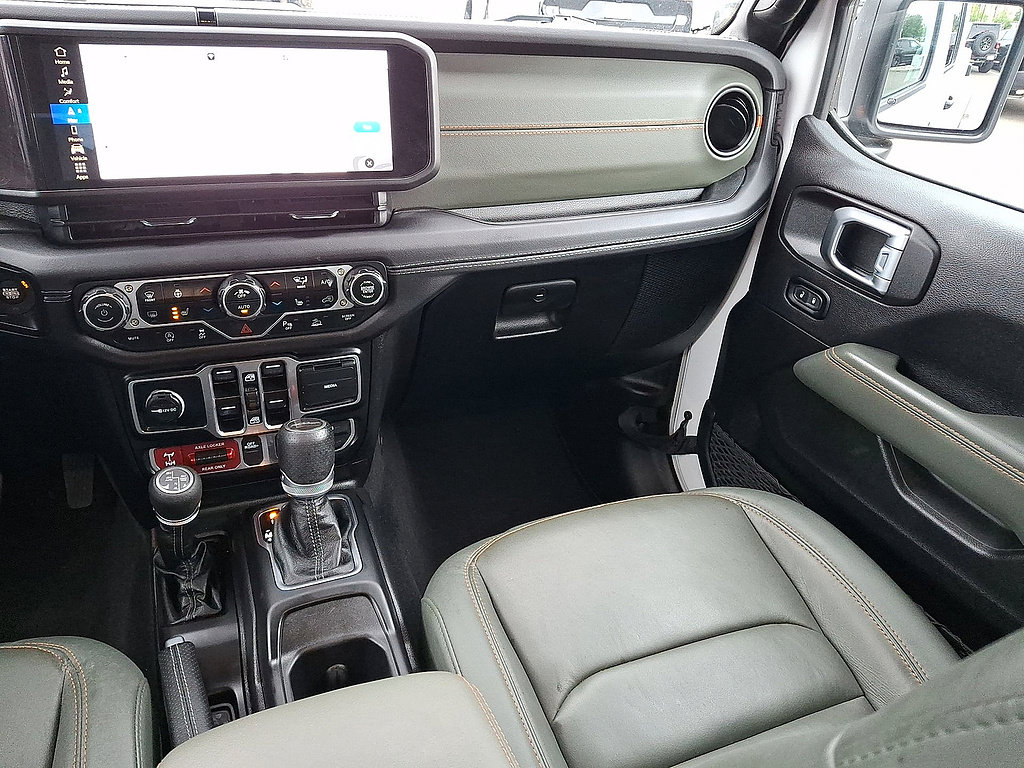 Used 2025 Jeep Gladiator Mojave AWD/4WD image 11
