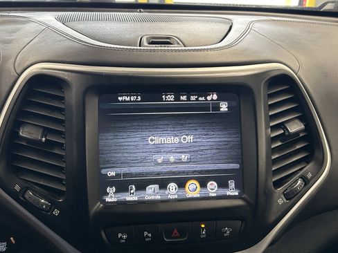 Used 2018 Jeep Cherokee Overland w/ Technology Group image 30