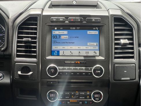 Used 2018 Ford Expedition Limited w/ Equipment Group 301A AWD/4WD image 19