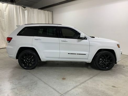 Used 2022 Jeep Grand Cherokee Laredo X image 28