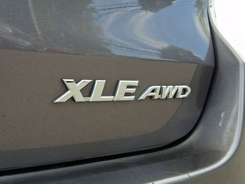 Used 2016 Toyota Highlander XLE AWD/4WD image 32