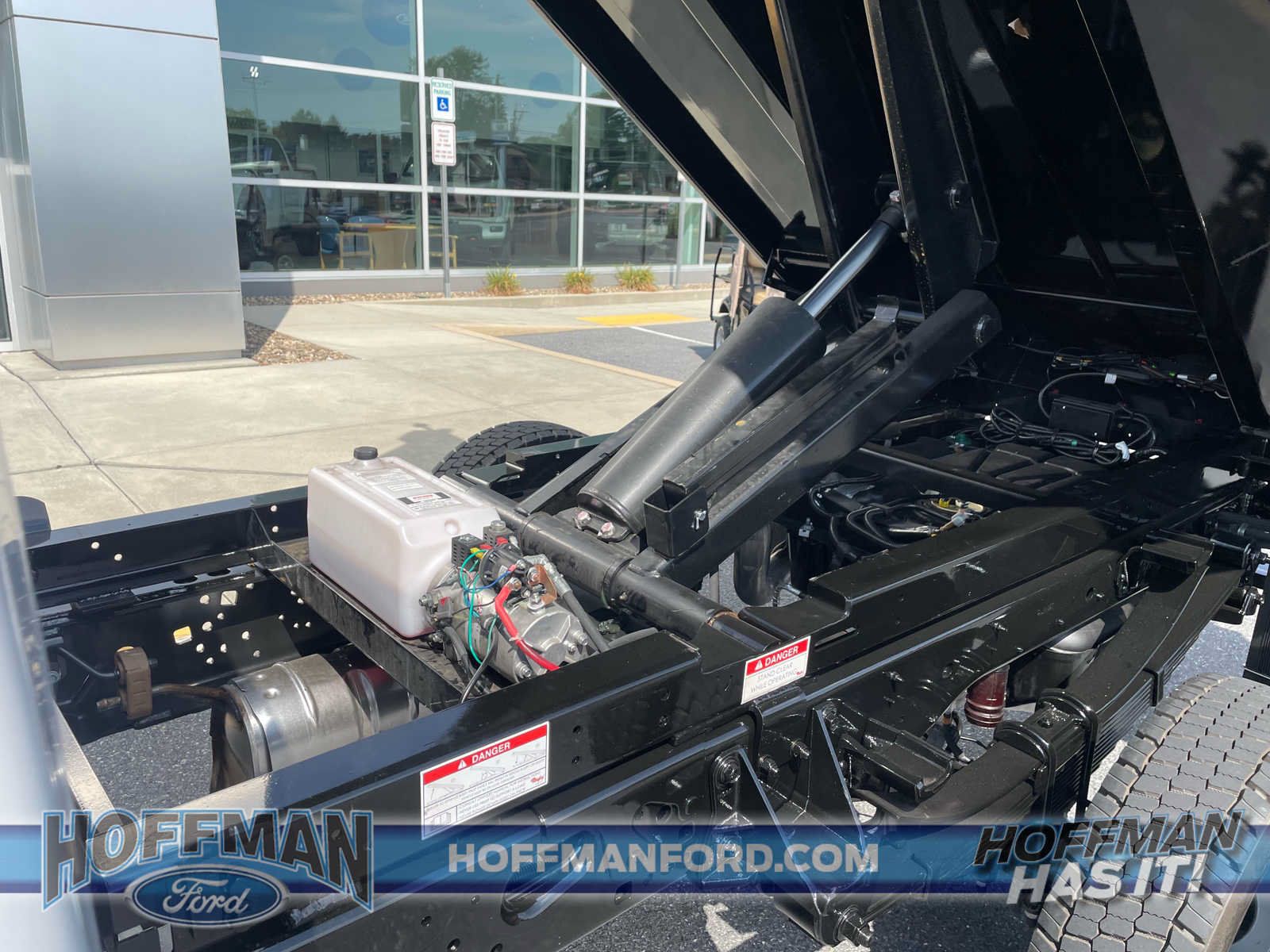Used 2025 Ford F550 4x4 Regular Cab Super Duty image 13