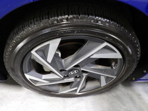 Used 2025 Hyundai Elantra SEL FWD image 25