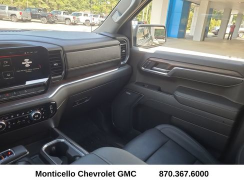Used 2025 GMC Sierra 1500 SLT AWD/4WD image 24