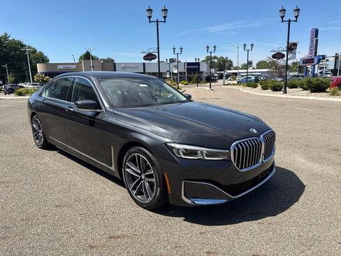 Used 2021 BMW 750i xDrive w/ Autobahn Package AWD/4WD image 4