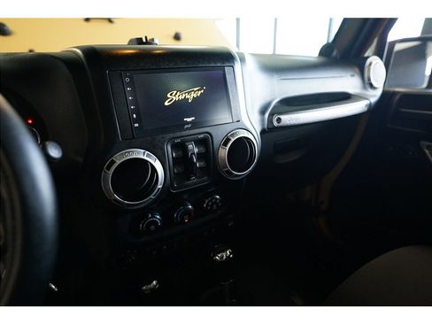 Used 2013 Jeep Wrangler Unlimited Sahara w/ Dual Top Group AWD/4WD image 18