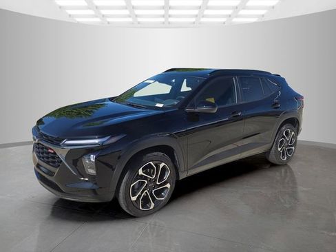 Used 2025 Chevrolet Trax RS w/ Driver Confidence Package FWD image 3